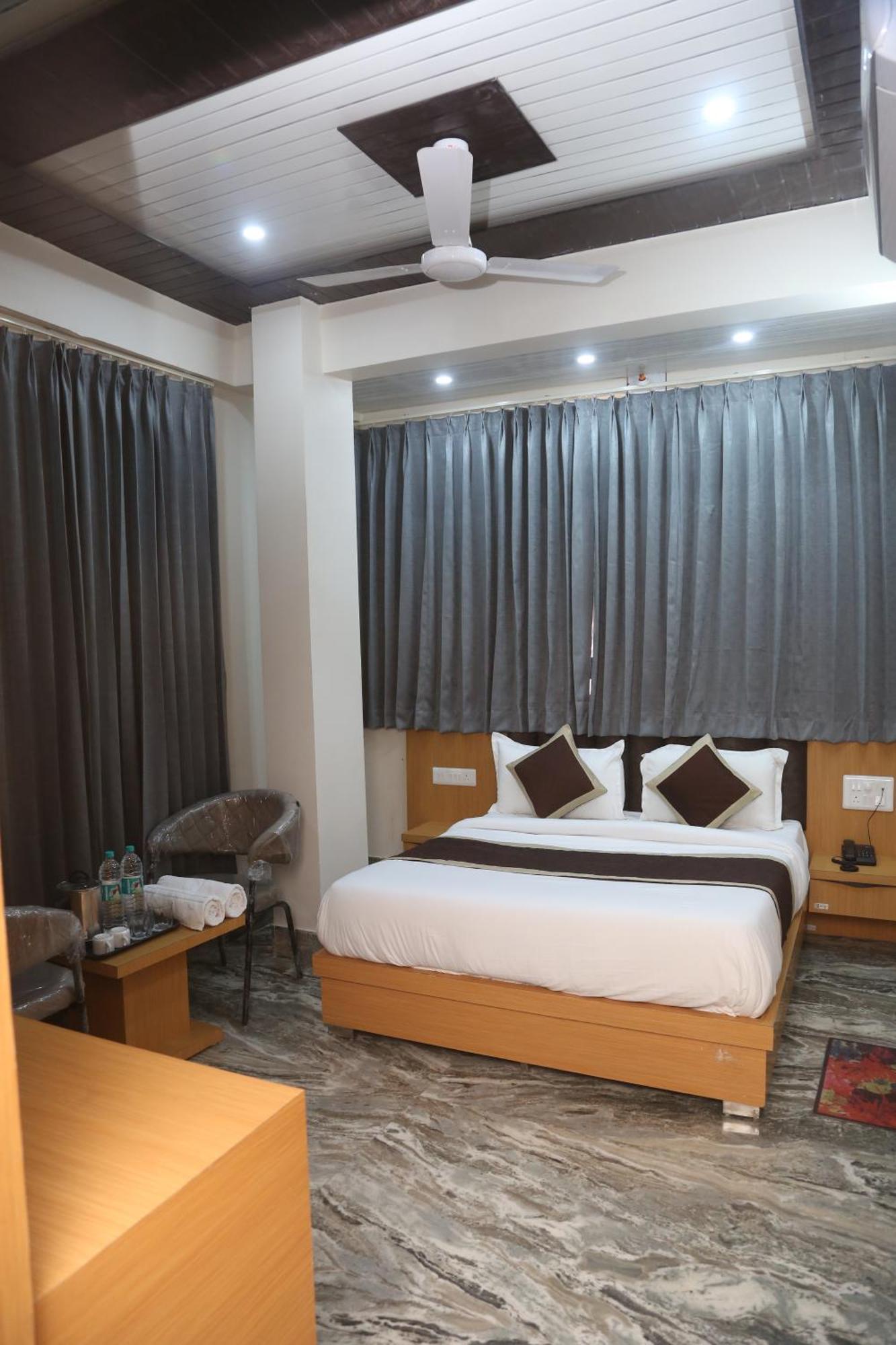 Hotel Kirti Plaza Chittorgarh Dış mekan fotoğraf