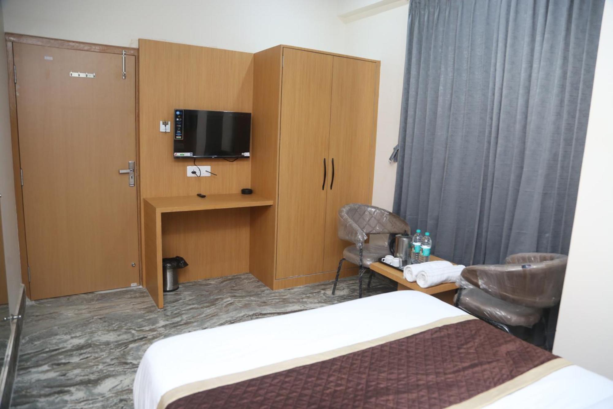 Hotel Kirti Plaza Chittorgarh Dış mekan fotoğraf