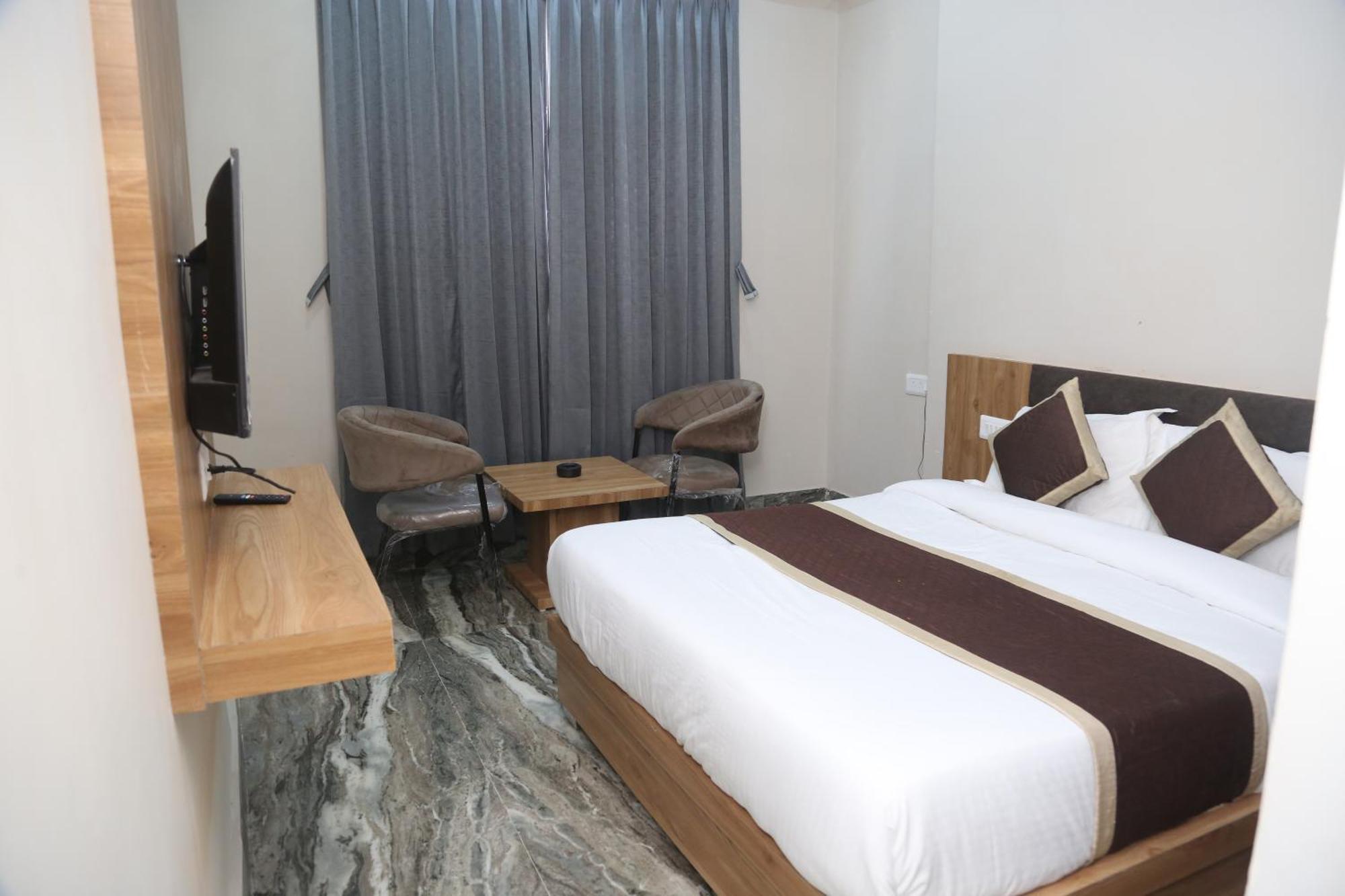 Hotel Kirti Plaza Chittorgarh Dış mekan fotoğraf